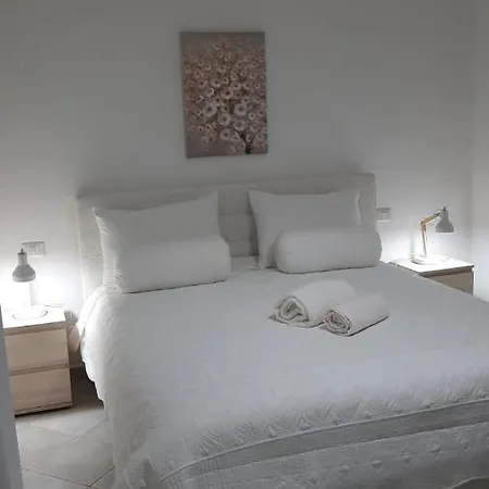 Civico 16a - - With Private Parking Apartment