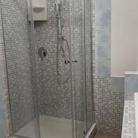 Civico 16a - - With Private Parking Apartment